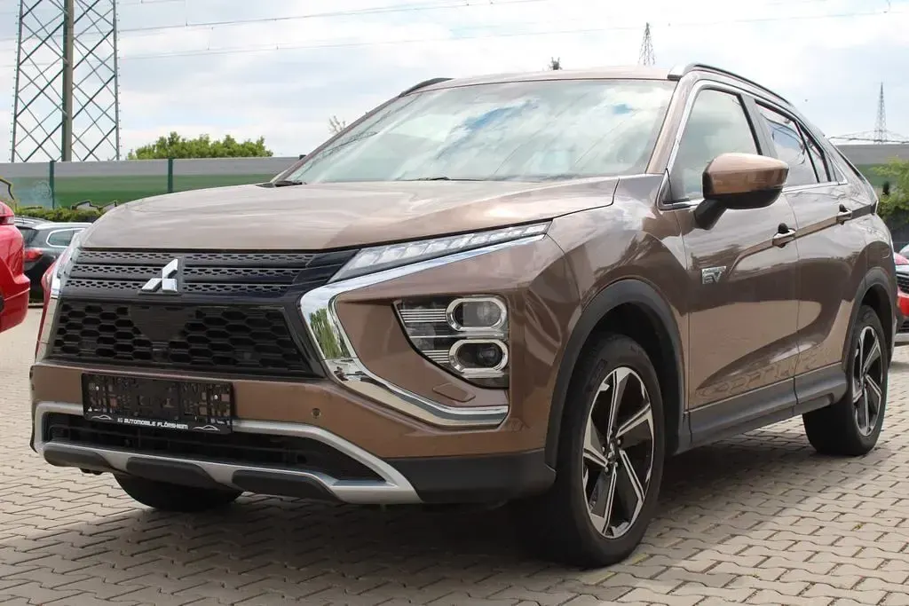 Gebraucht Mitsubishi Eclipse Cross Plus 188 PS (138 kW) 2021 Braun SUV