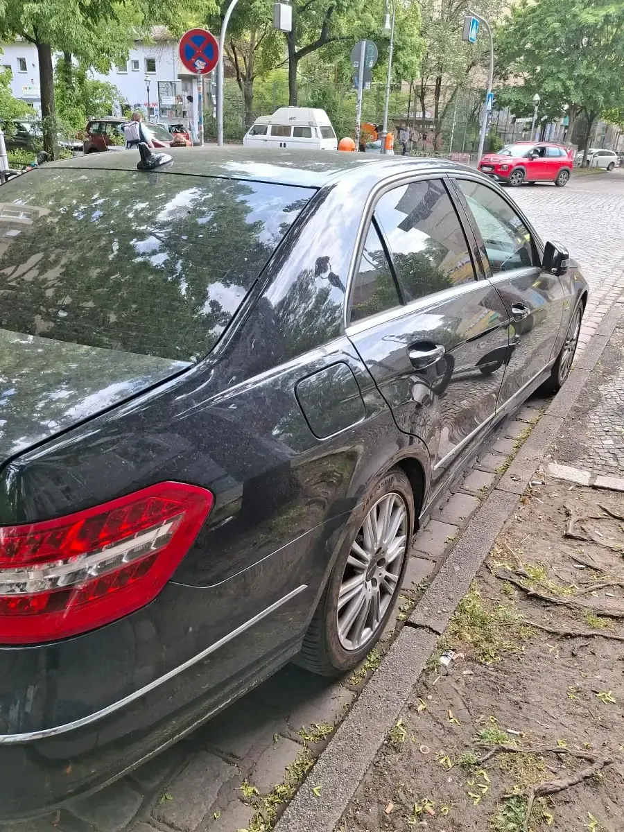 Second-hand Mercedes E300 231 CP (169 kW) 2010 Negru Berlinǎ