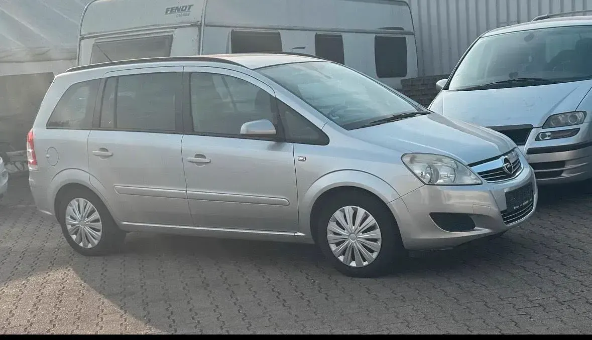 Gebraucht Opel Zafira 110 PS (80 kW) 2009 Silber Van / Kleinbus