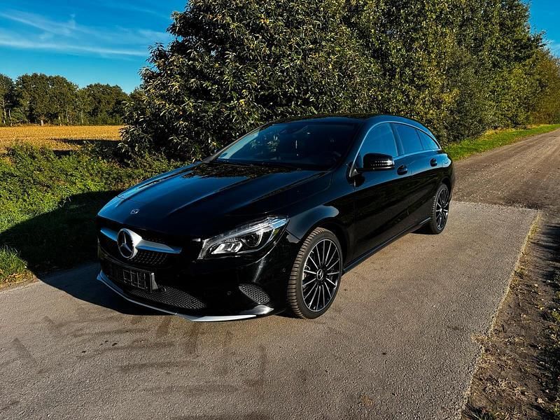 Schwarz Gebraucht 2018 Mercedes CLA200 Shooting Brake Kombi | 21.000 € (Etwas zu teuer) - Bild 1/4