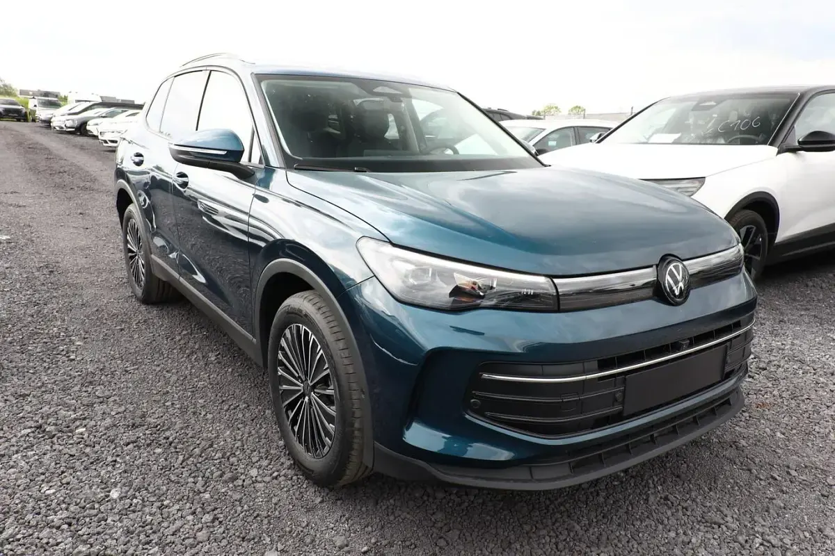 Neu VW Tiguan IQ Drive 150 PS (110 kW) 2026 Nightshade blue metallic SUV