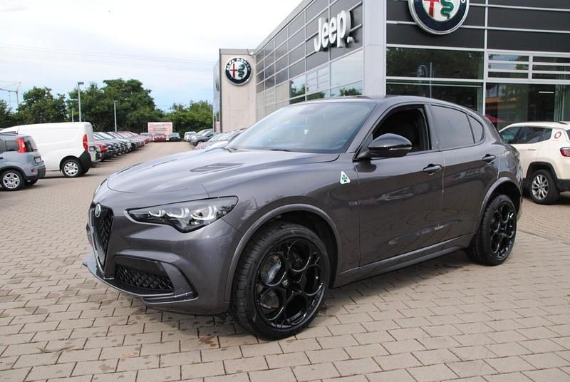 Grau Neu 2025 Alfa Romeo Stelvio Quadrifoglio SUV | 87.990 € (Guter Preis) - Bild 1/1