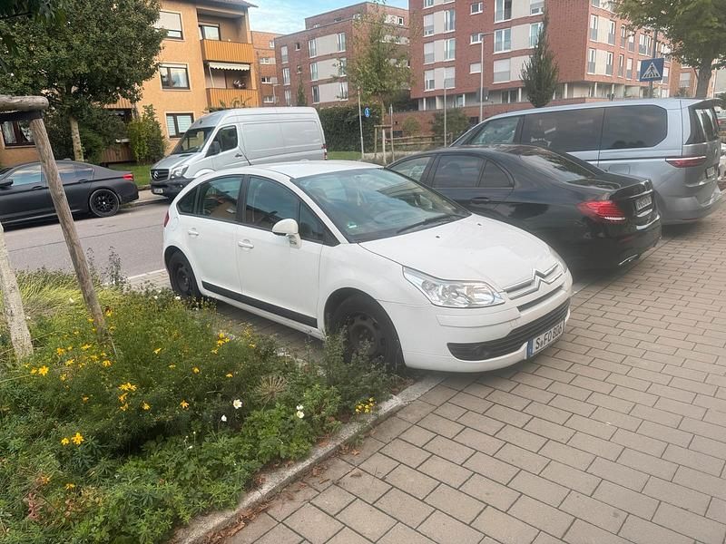Weiß Gebraucht 2007 Citroën C4 Limousine | 899 € - Bild 1/4