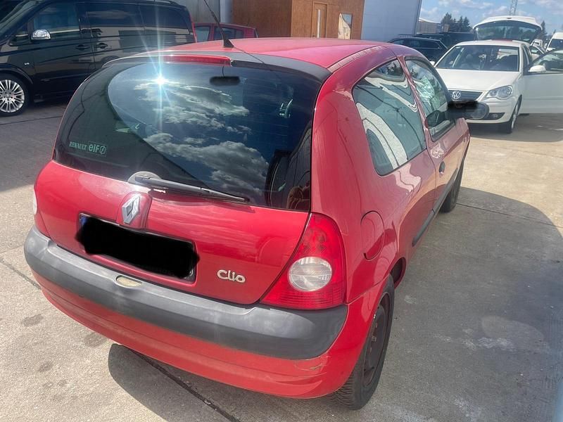 Second-hand Renault Clio II 2005 Roșu Hatchback
