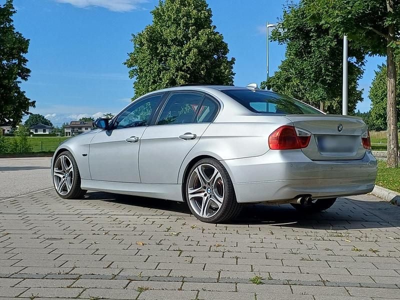 Gebraucht BMW 325 197 PS (144 kW) 2007 Silber Limousine