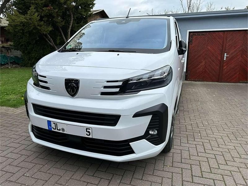 Gebraucht Peugeot Expert 179 PS (131 kW) 2025 Weiß Van