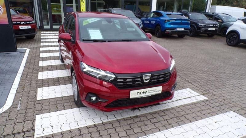 Rouge fusion (metallic) Gebraucht 2022 Dacia Sandero Comfort Kleinwagen | 13.950 € (Guter Preis) - Bild 1/4