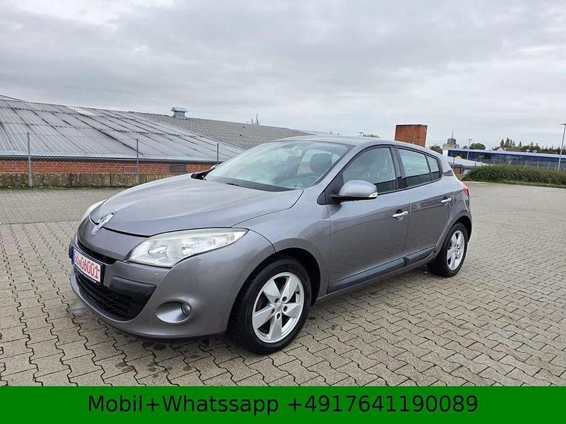Grau Gebraucht 2008 Renault Mégane III Dynamique Limousine | 2.300 € (Guter Preis) - Bild 1/4