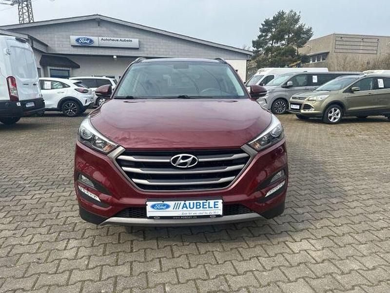 Gebraucht Hyundai Tucson Trend 177 PS (130 kW) 2016 Rot SUV