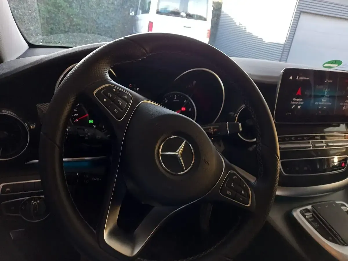 Gebraucht Mercedes V250 Edition 190 PS (139 kW) 2024 Weiß Van / Kleinbus