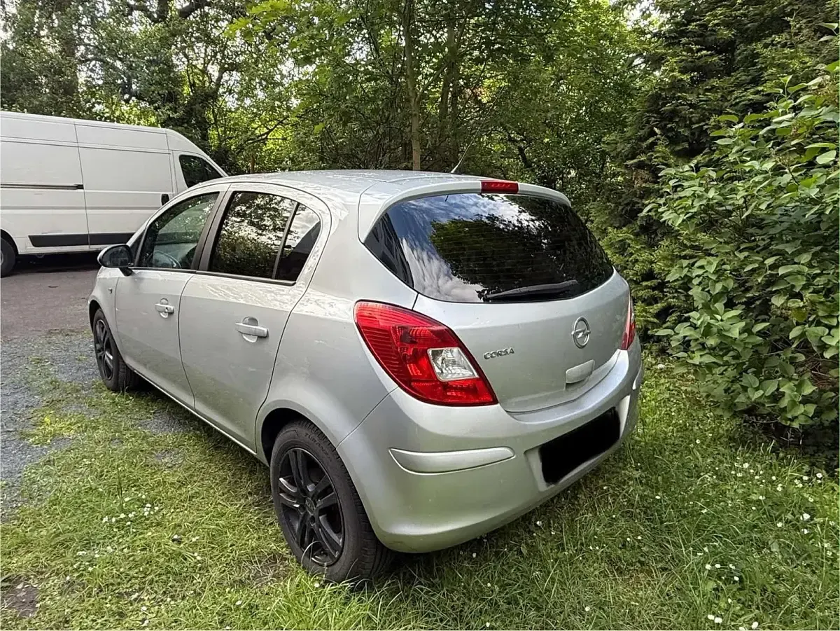 Usado Opel Corsa 86 HP (63 kW) 2013 Prateado Citadino
