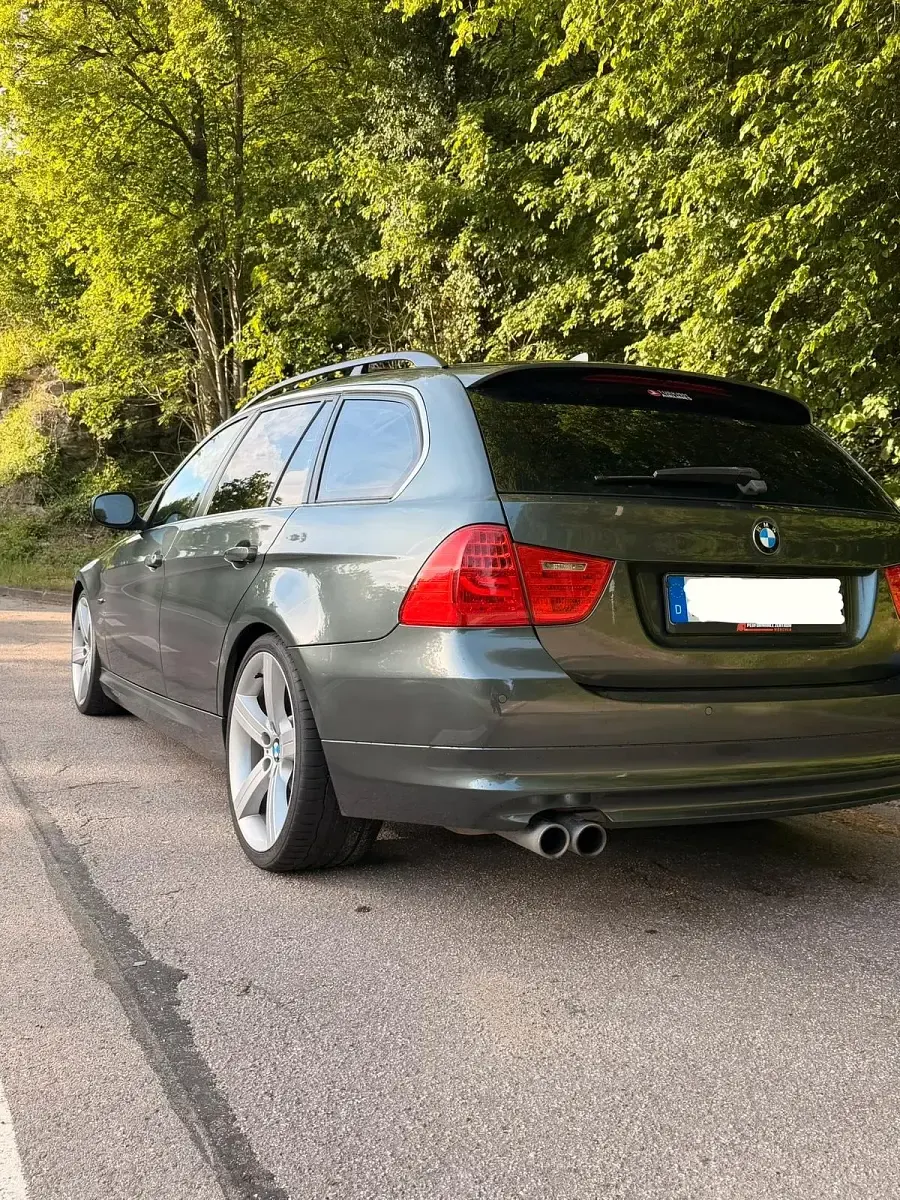 Gebraucht BMW 330 453 PS (333 kW) 2009 Grün Kombi