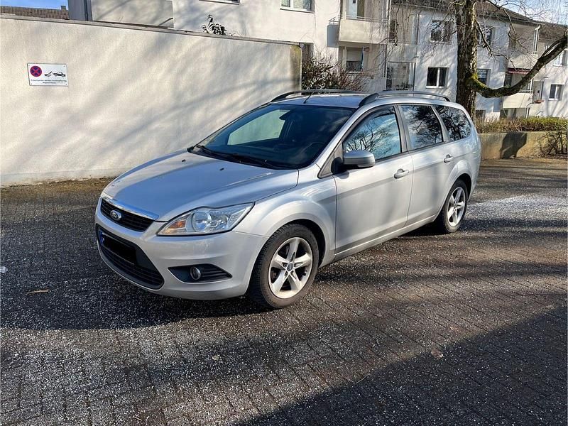 Silber Gebraucht 2010 Ford Focus Style Kombi | 3.700 € (Fairer Preis) - Bild 1/4