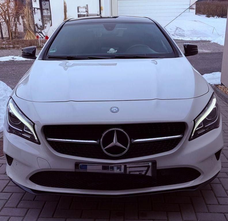 Gebraucht Mercedes CLA180 Shooting Brake 122 PS (89 kW) 2016 Weiß Kombi