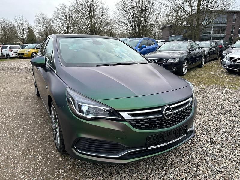 Usado Opel Astra Dynamic 200 HP (147 kW) 2017 Verde Sedan