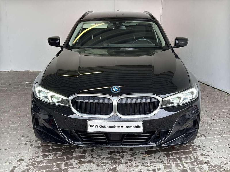 Schwarz Gebraucht 2022 BMW 320e Sport Line Kombi | 27.680 € (Guter Preis) - Bild 1/4
