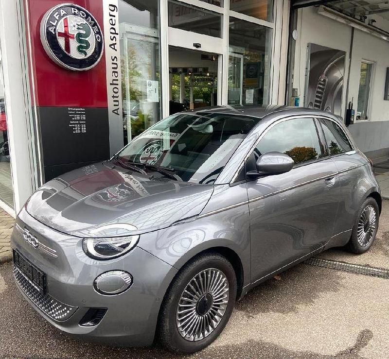 Grau Gebraucht 2023 Fiat 500e Basis Limousine | 25.990 € (Etwas zu teuer) - Bild 1/4