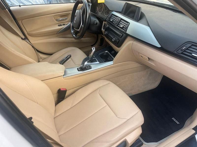 Gebraucht BMW 320 184 PS (135 kW) 2012 Weiß Limousine