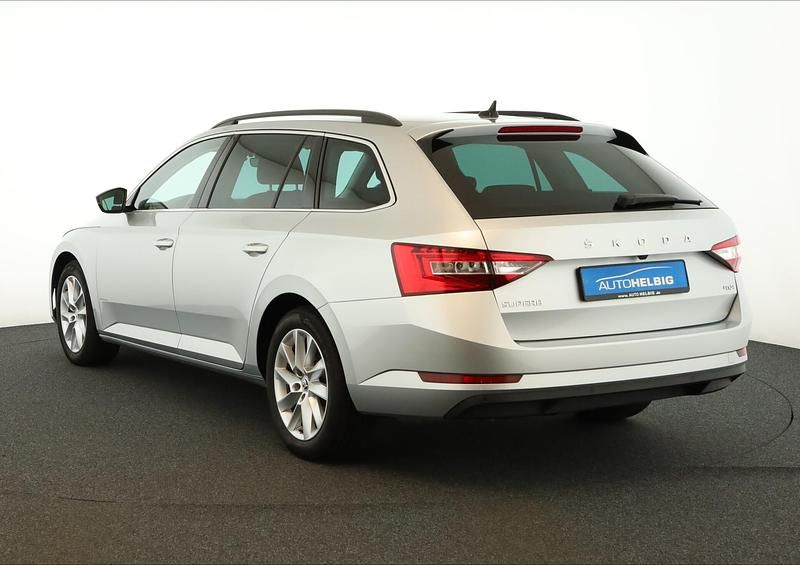 Gebraucht Skoda Superb Ambition 200 PS (147 kW) 2022 Brilliantsilber metallic Kombi