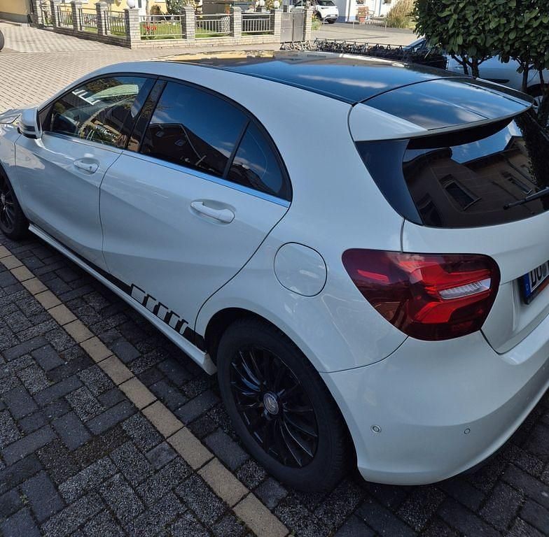Gebraucht Mercedes A180 Urban 122 PS (89 kW) 2017 Weiß Limousine