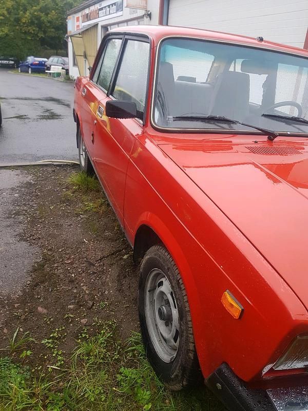 Gebraucht Lada 2107 75 PS (55 kW) 1990 Rot Limousine
