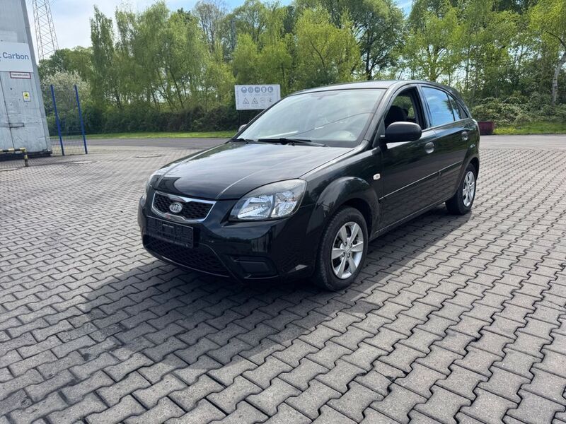 Schwarz Gebraucht 2010 Kia Rio Attract Limousine | 1.550 € - Bild 1/4