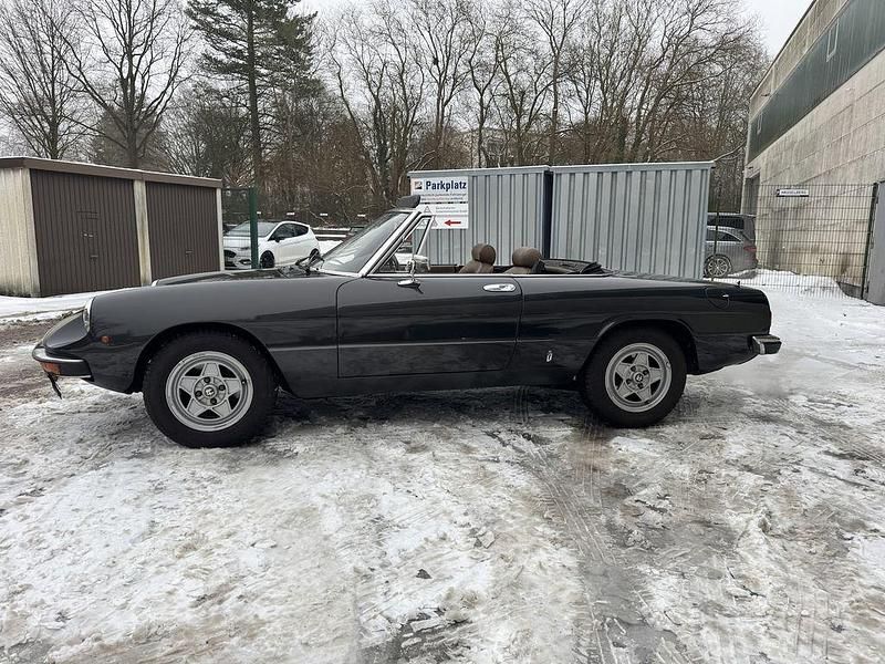 Gebraucht Alfa Romeo Spider 126 PS (92 kW) 1983 Schwarz Cabrio