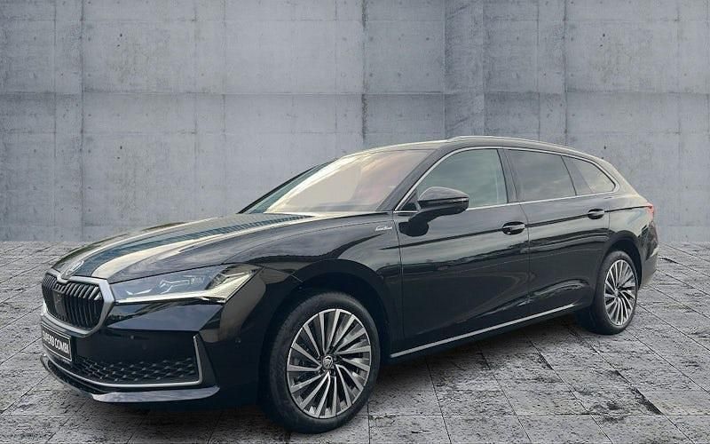Onyxschwarz metallic Gebraucht 2024 Skoda Superb LAURIN & KLEMENT Kombi | 39.470 € (Fairer Preis) - Bild 1/4