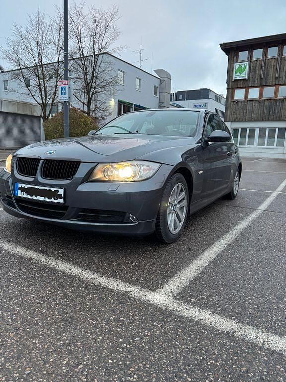 Grau Gebraucht 2006 BMW 325 Limousine | 7.000 € (Fairer Preis) - Bild 1/4