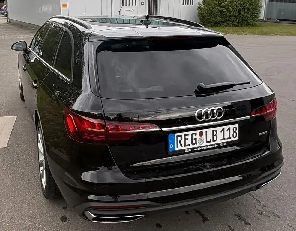 Gebraucht Audi A4 Advanced 204 PS (150 kW) 2022 Schwarz Kombi