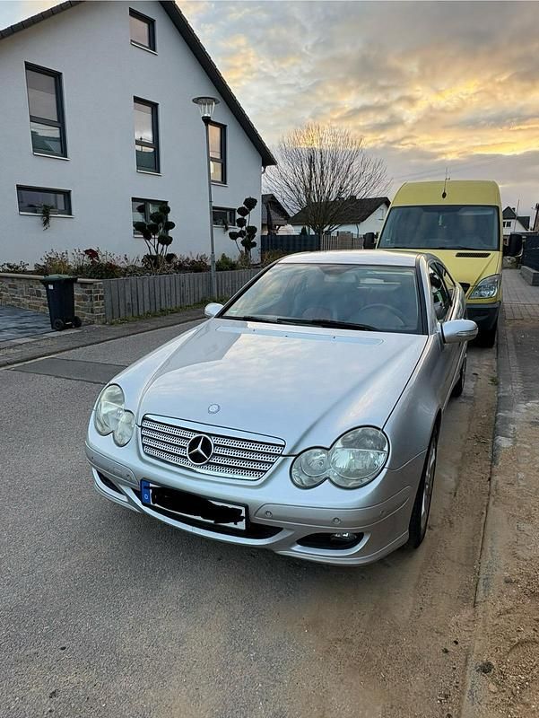 Silber Gebraucht 2007 Mercedes C200 Coupé | 7.500 € - Bild 1/4