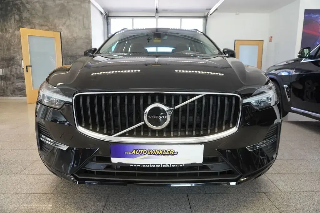 Gebraucht Volvo XC60 Momentum 197 PS (144 kW) 2023 Schwarz SUV