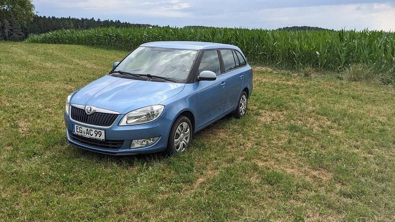 Blau Gebraucht 2014 Skoda Fabia Kleinwagen | 4.300 € (Superpreis) - Bild 1/4