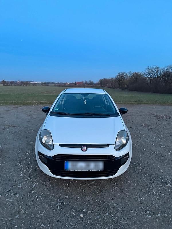 Gebraucht Fiat Punto 69 PS (50 kW) 2011 Weiß Kleinwagen