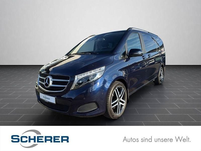 Cavansitblau metallic (metallic) Gebraucht 2019 Mercedes V220 Edition Van / Kleinbus | 41.990 € (Guter Preis) - Bild 1/4