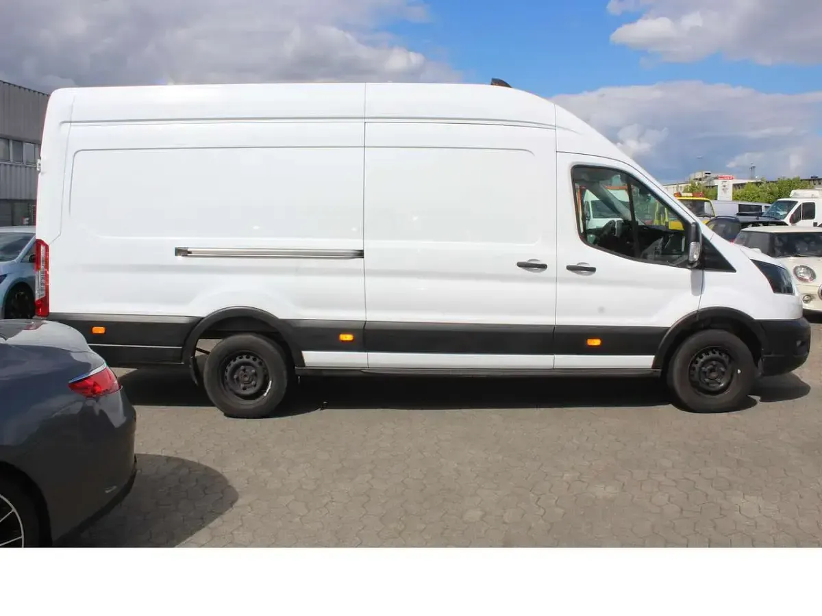 Gebraucht Ford Transit Trend 170 PS (125 kW) 2023 Weiß Van