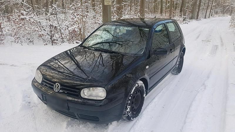Schwarz Gebraucht 2000 VW Golf IV Kleinwagen | 550 € (Guter Preis) - Bild 1/4