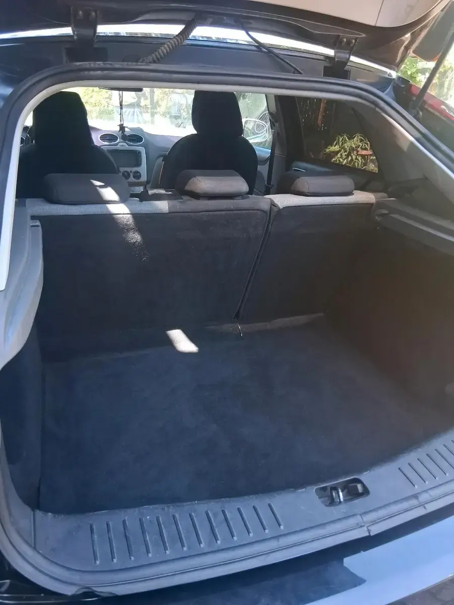 Gebraucht Ford Focus 101 PS (74 kW) 2010 Schwarz Limousine