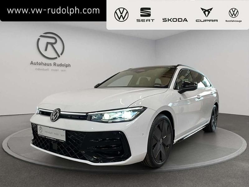 Pure white/grenadillschwarz m Gebraucht 2024 VW Passat R-line Kombi | 51.880 € (Teuer) - Bild 1/4