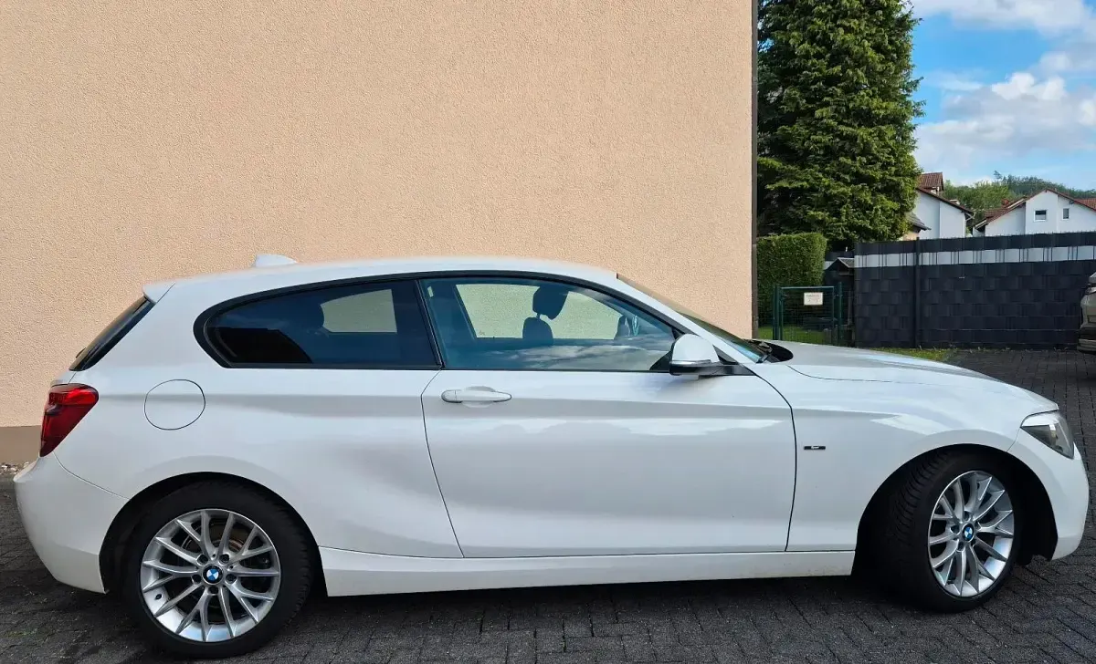 Gebraucht BMW 114 102 PS (75 kW) 2013 Weiß Kleinwagen