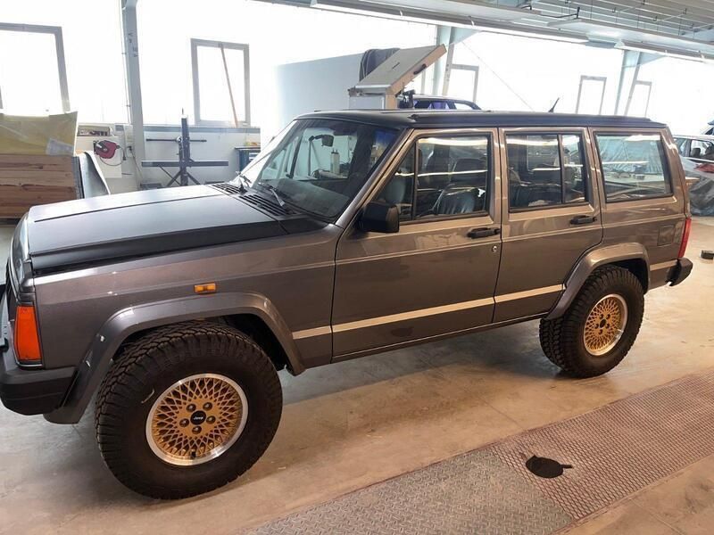 Grau Gebraucht 1989 Jeep Cherokee SUV | 12.500 € - Bild 1/4