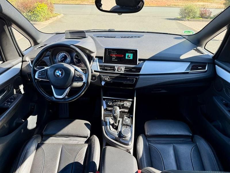 Silber Gebraucht 2018 BMW 220 Gran Tourer Sport Line Van / Kleinbus | 11.899 € (Guter Preis) - Bild 1/4