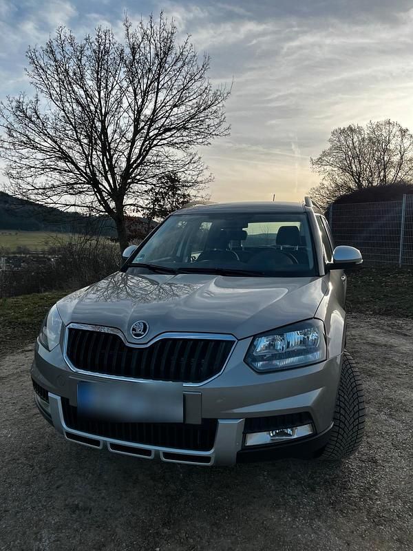 Gebraucht Skoda Yeti 105 PS (77 kW) 2015 Beige SUV