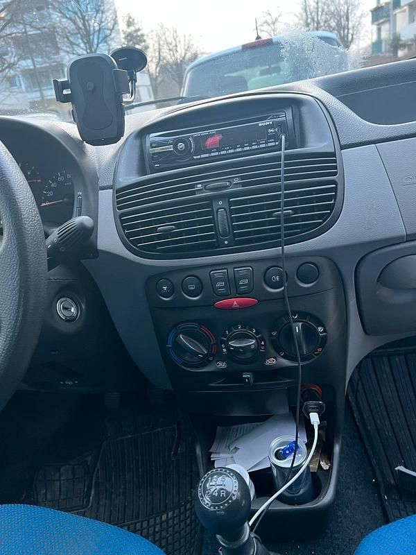 Gebraucht Fiat Punto 70 PS (51 kW) 2002 Blau Kleinwagen