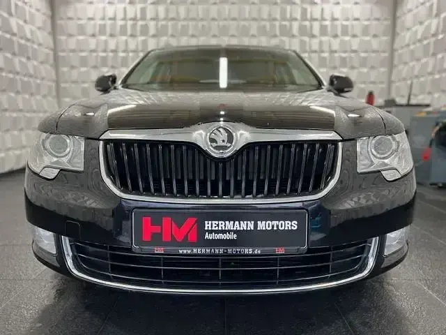 Gebraucht Skoda Superb Family 160 PS (117 kW) 2012 Schwarz Kombi