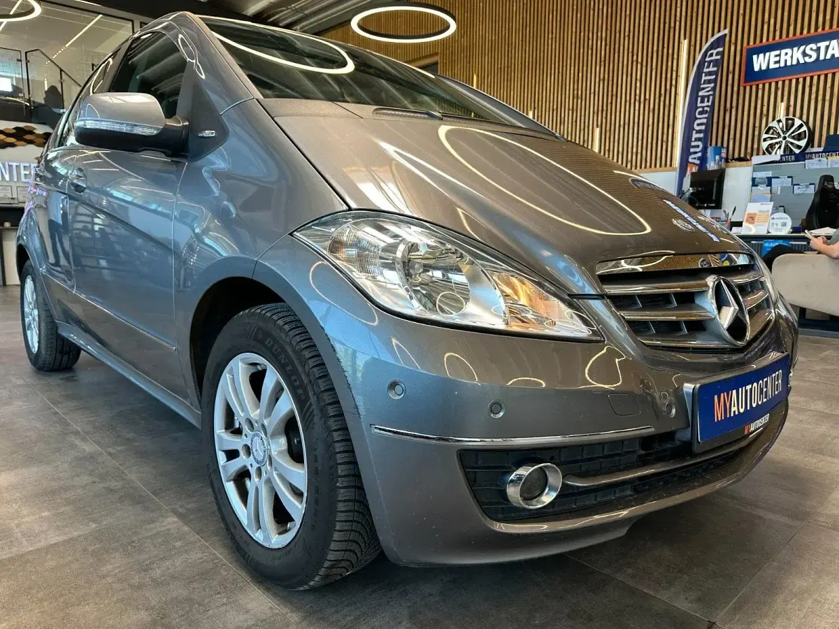 Używany Mercedes A160 95 KM (69 kW) 2011 Szary Hatchback