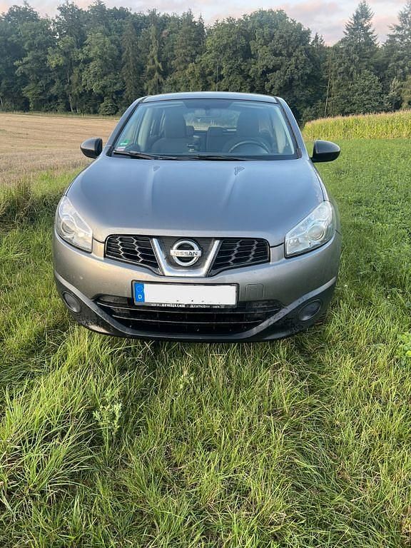 Grau Gebraucht 2012 Nissan Qashqai Visia SUV | 4.900 € (Guter Preis) - Bild 1/4
