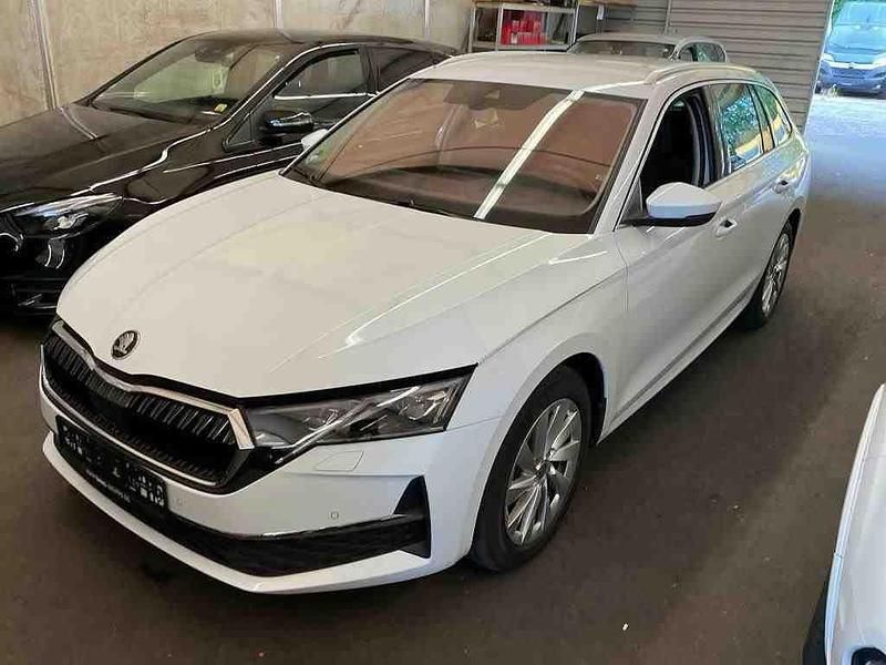 Weiß Gebraucht 2024 Skoda Octavia Kombi | 31.900 € (Fairer Preis) - Bild 1/4