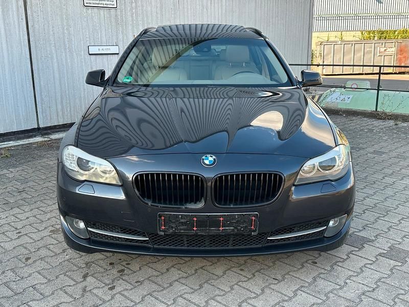 Gebraucht BMW 525 204 PS (150 kW) 2011 Grau Kombi