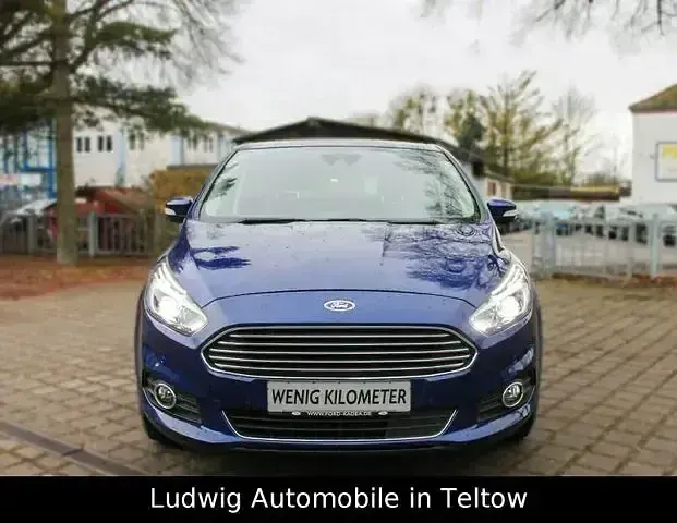 Gebraucht Ford S-MAX Titanium 239 PS (175 kW) 2017 Blau Van / Kleinbus
